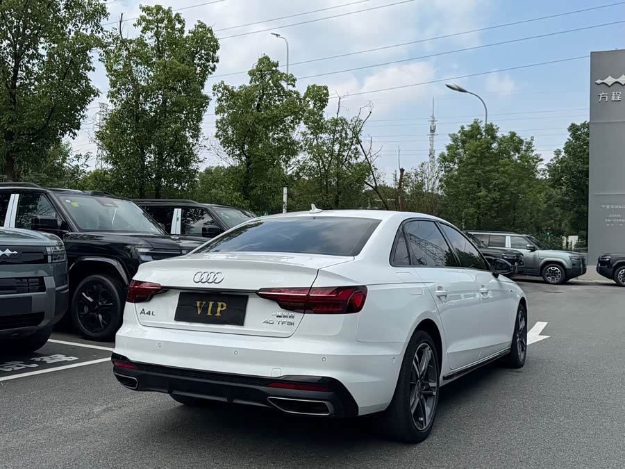 Audi A4L 2022, фото 21