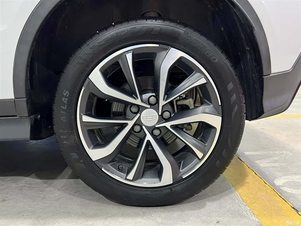 Geely Emgrand, 2023 18