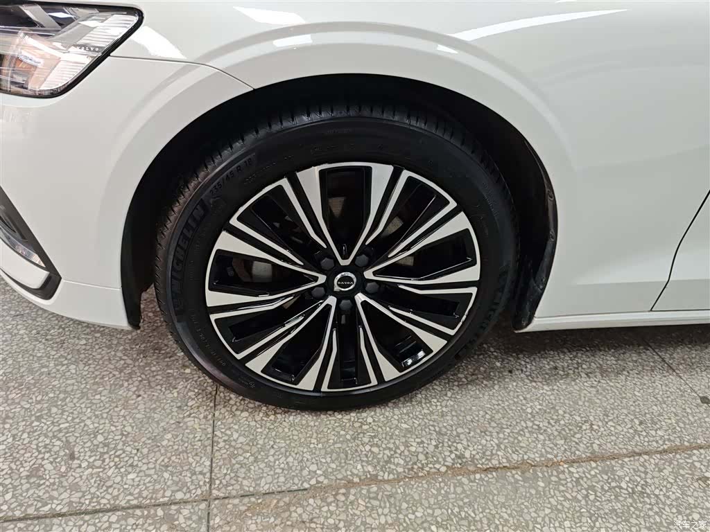 Volvo S60, 2022 23