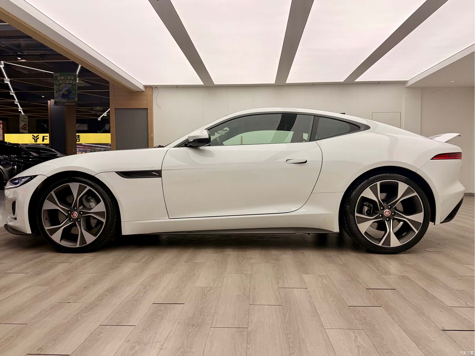 Jaguar F-TYPE, 2022 все фото