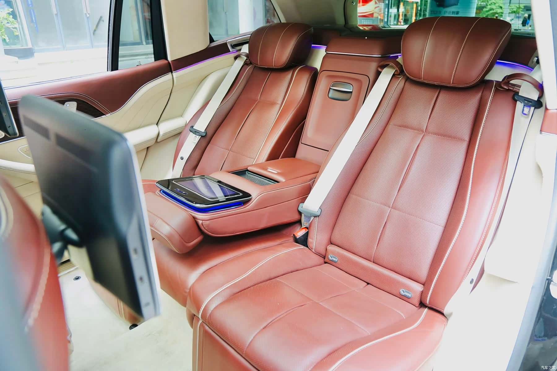 Maybach GLS, 2022 10
