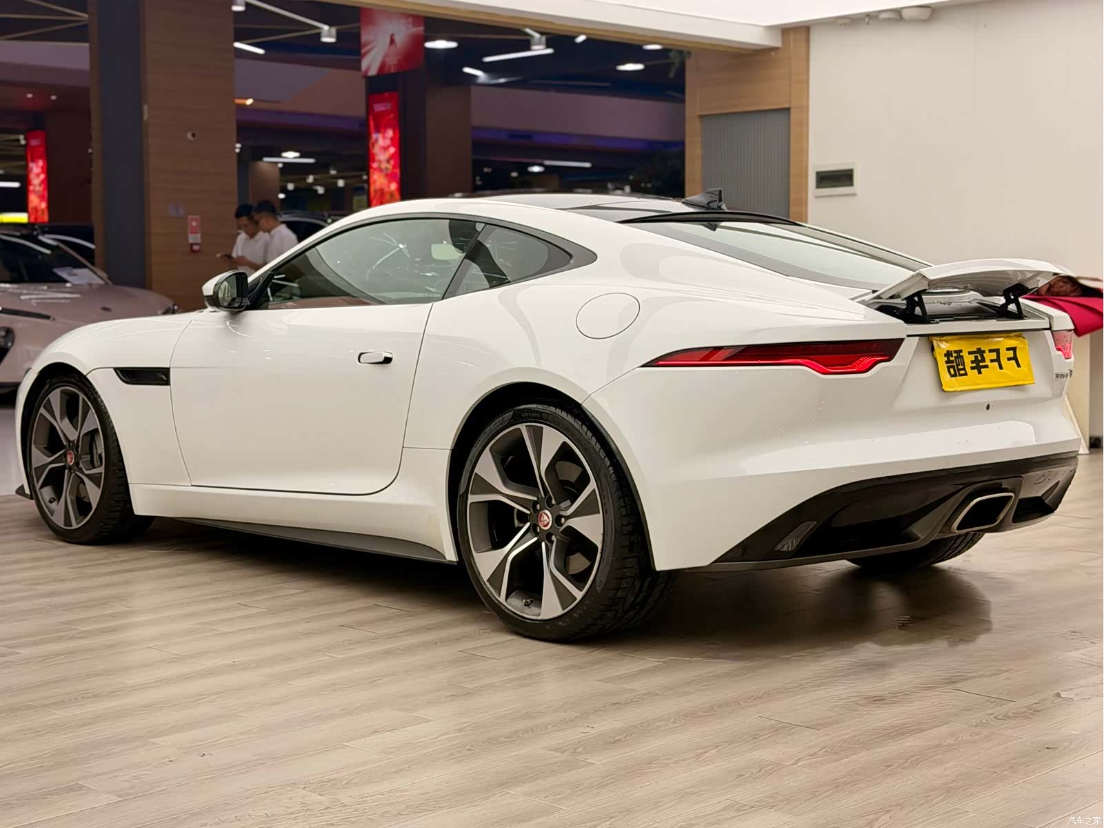 Jaguar F-TYPE, 2022 8