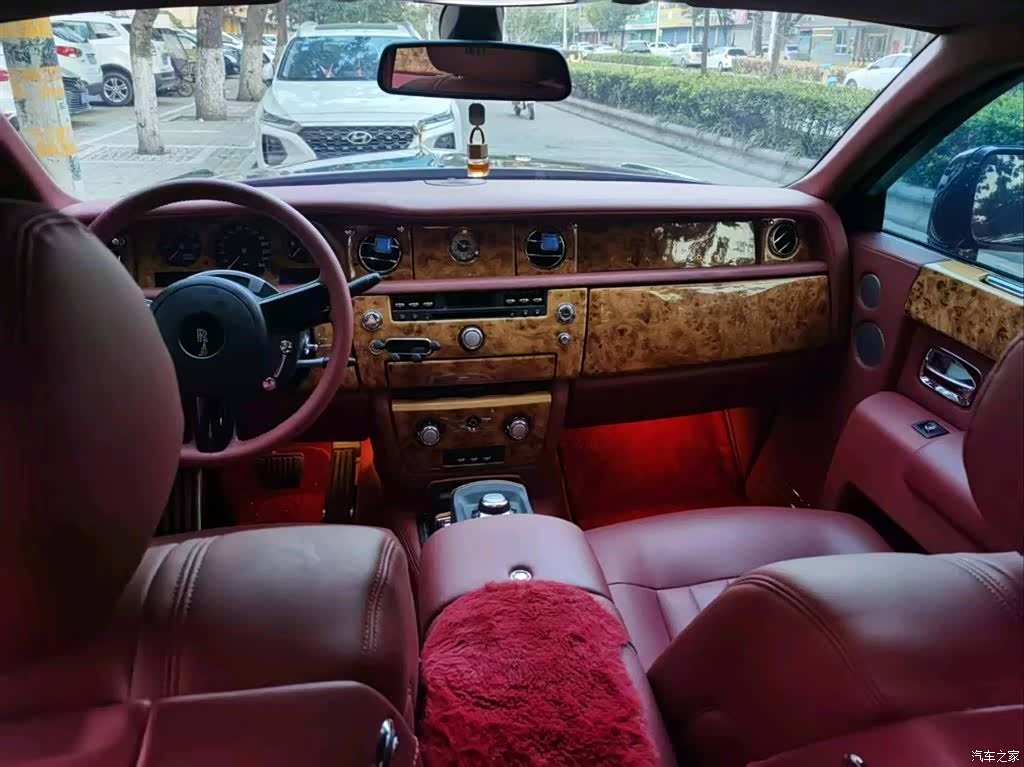 Rolls-Royce Phantom, 2011 9