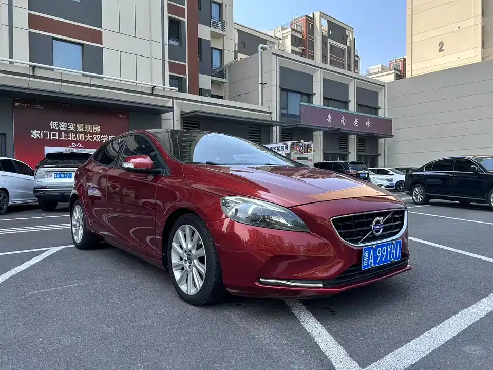 Volvo V40