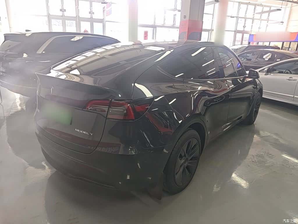 Tesla Model Y, 2024 7
