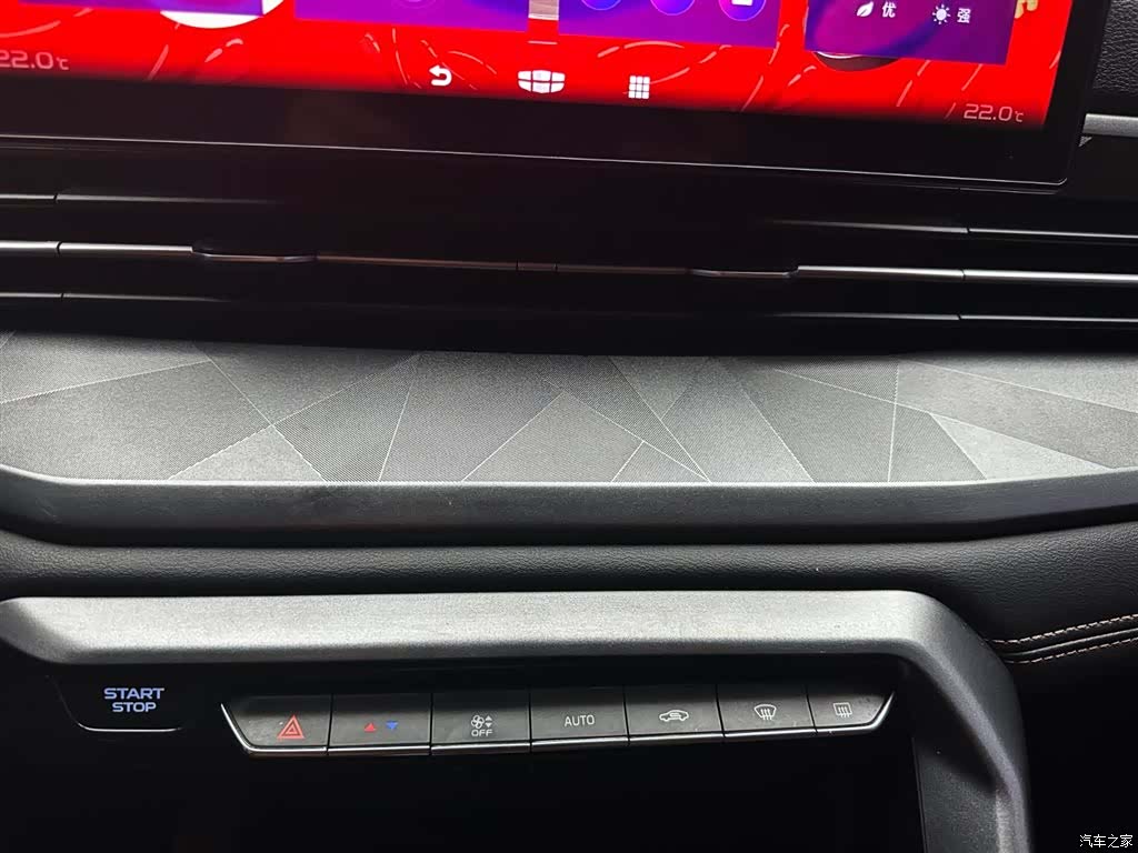 Geely X6, 2022 15