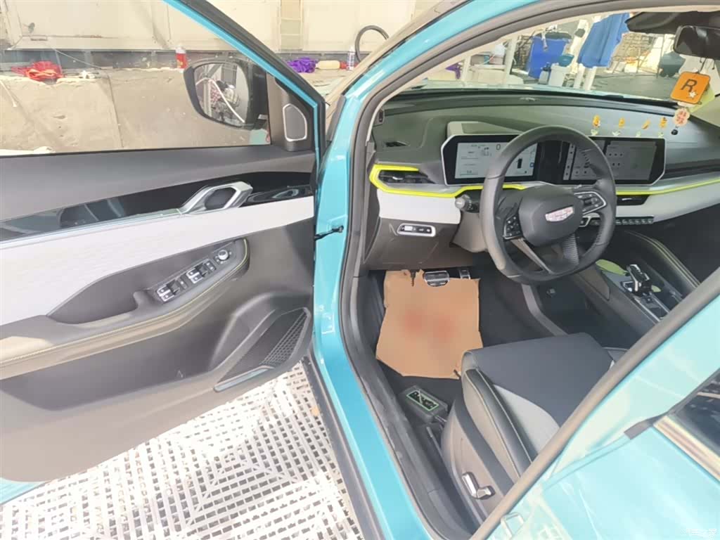 Geely Coolray, 2022 12