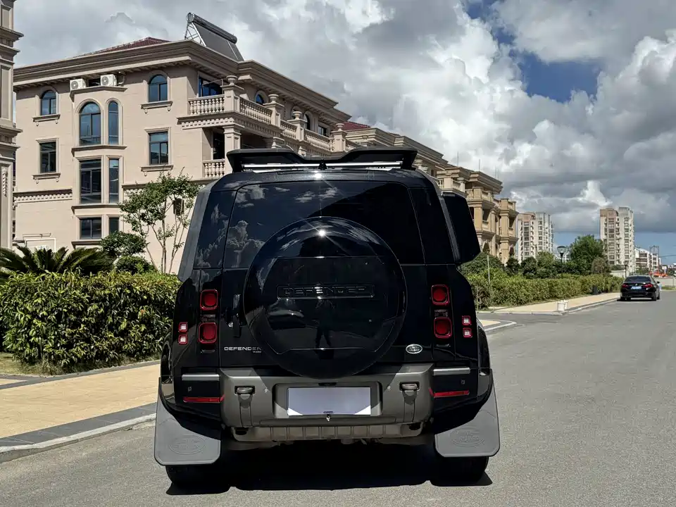 Land Rover guard