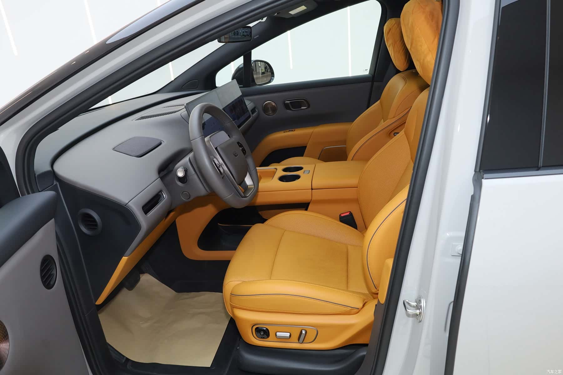 Li Auto i8, 2025 11
