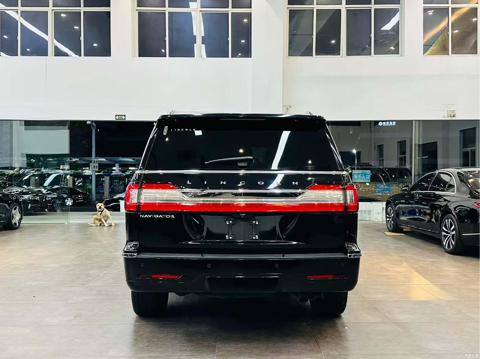 Lincoln Navigator, 2022 все фото
