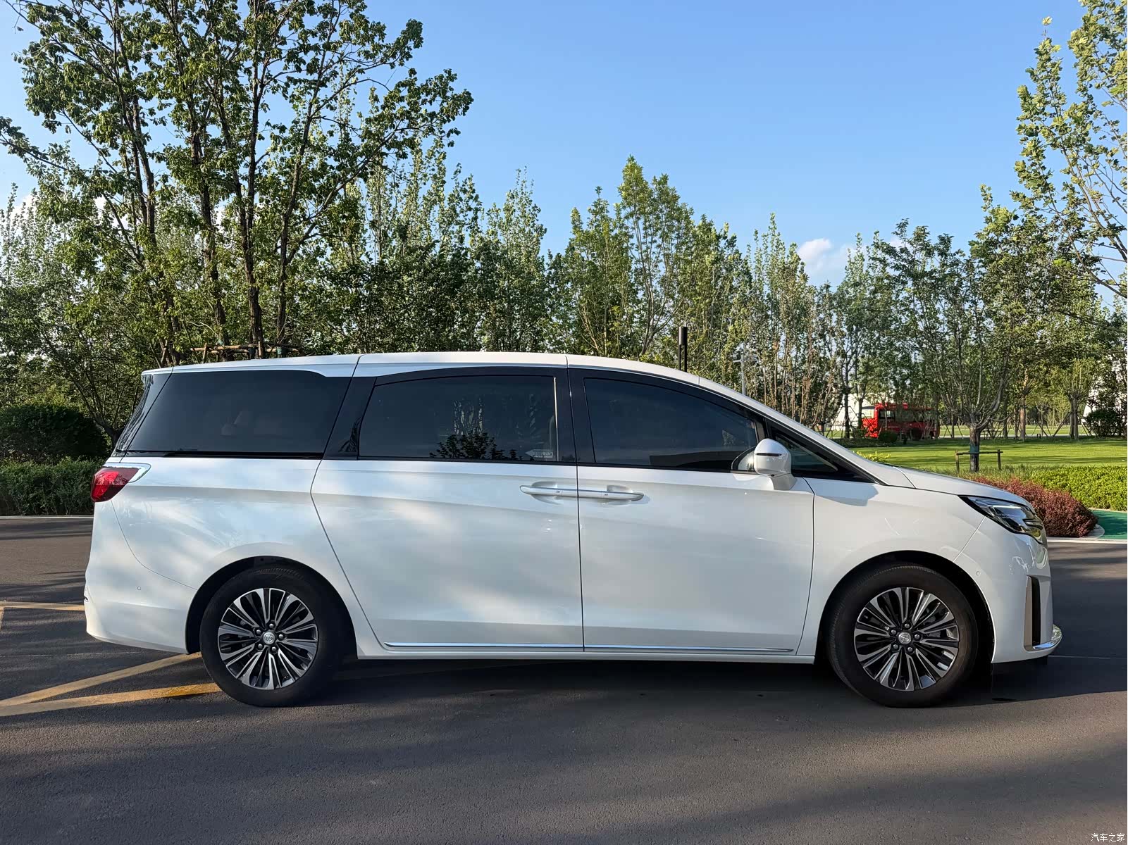 Buick GL8, 2023 4