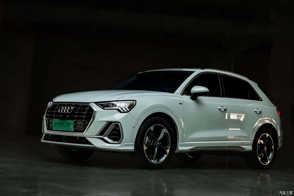 Audi Q3, 2023 1