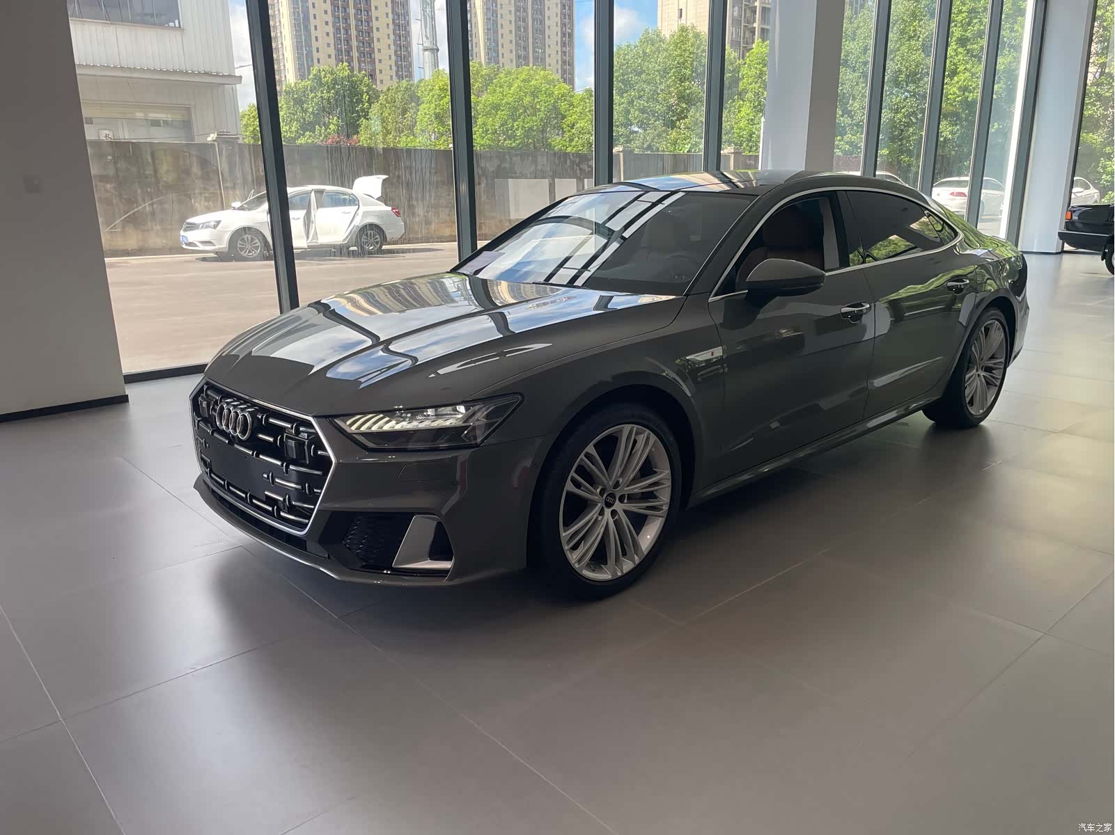 Audi A7L, 2024 1