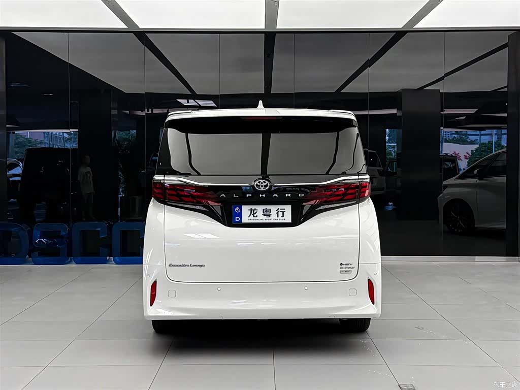 Toyota Alphard, 2024 все фото