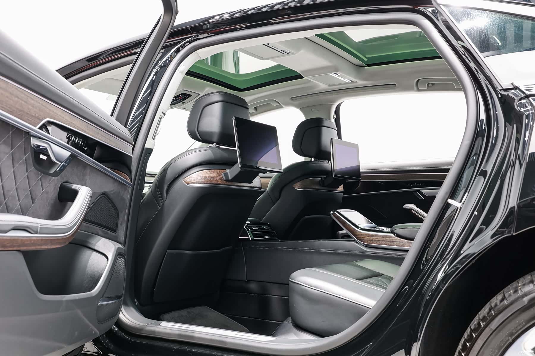 Audi A8L, 2022 14