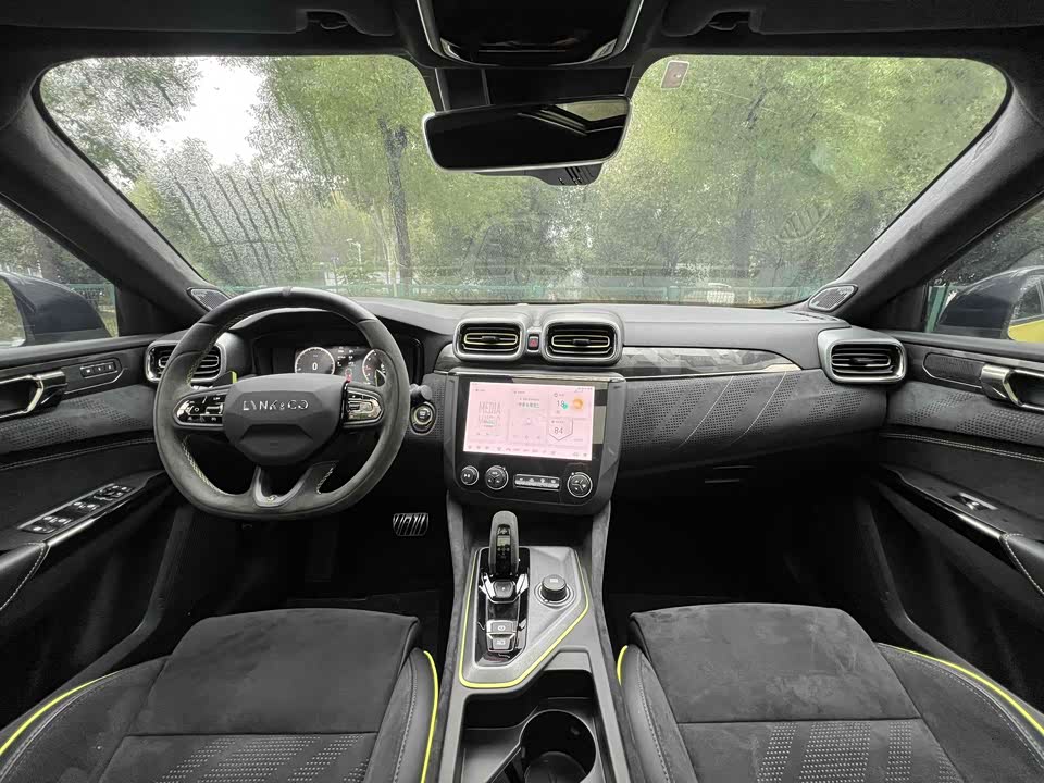 Lynk & Co 03