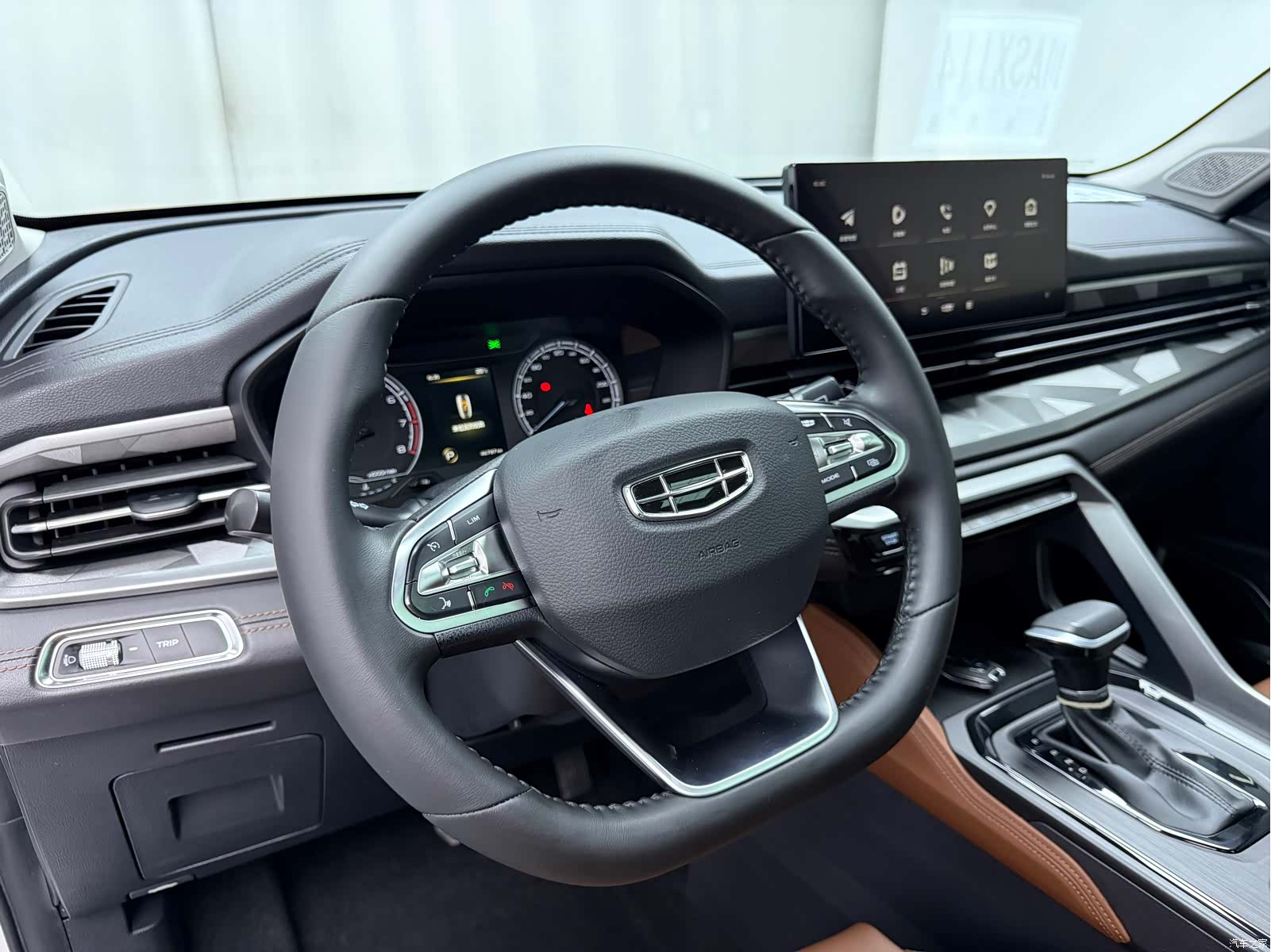 Geely X6, 2022 7
