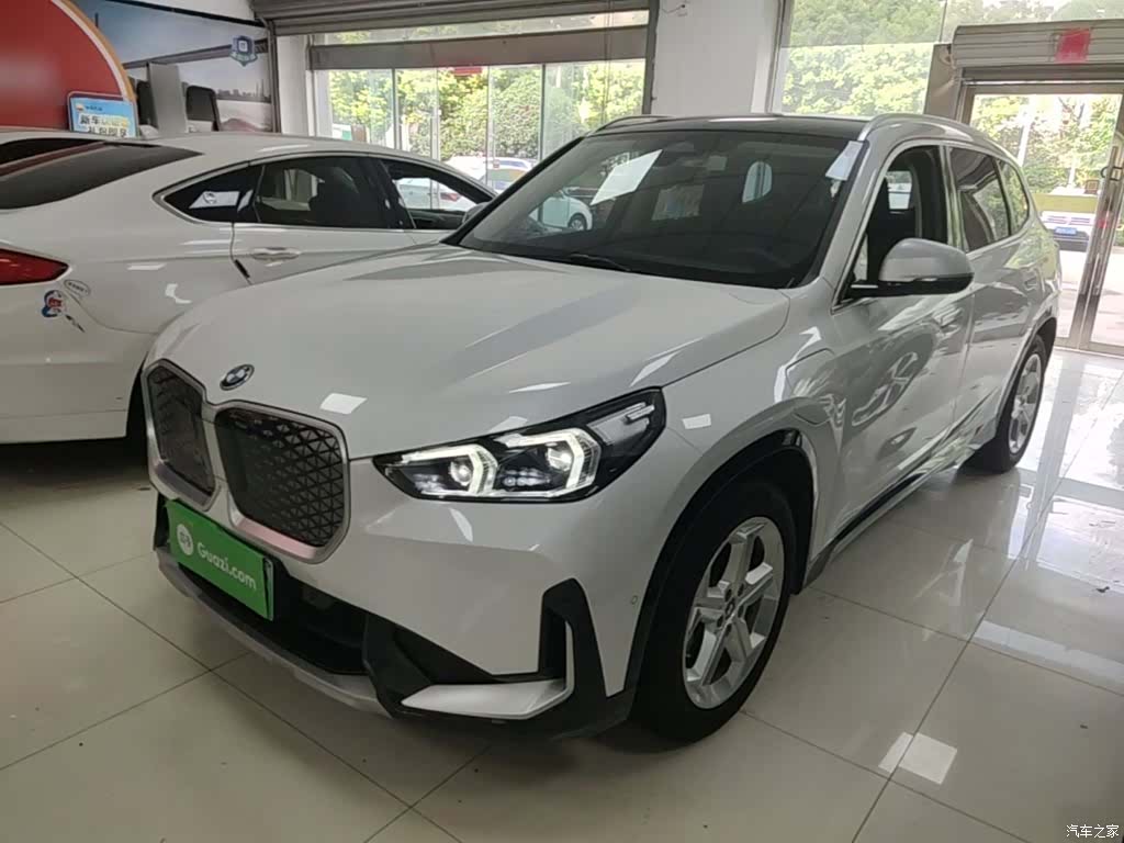 BMW iX1, 2024 1