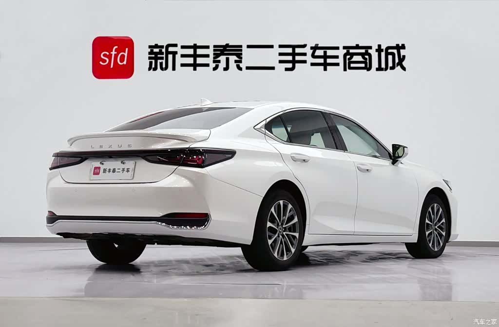 Lexus ES, 2025 все фото
