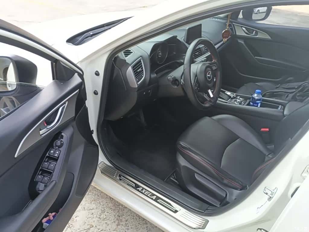Mazda Mazda3, 2018 15