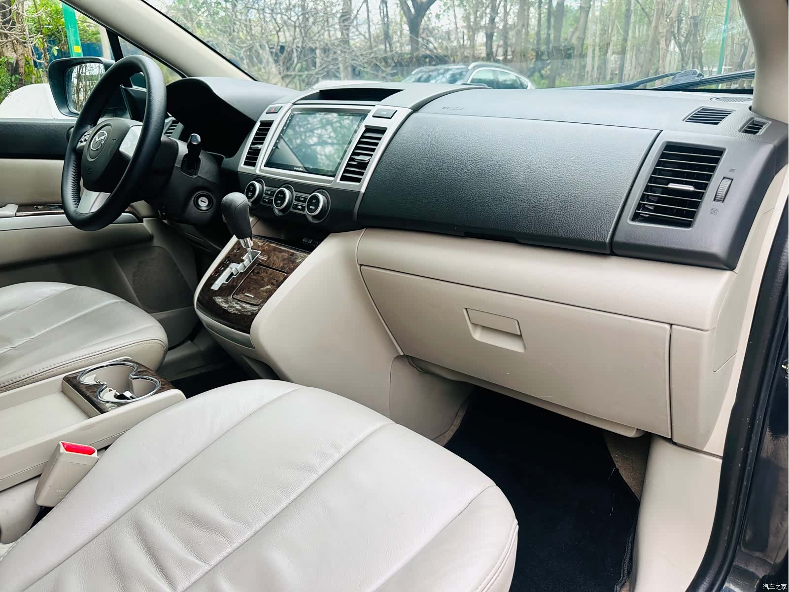 Mazda 8, 2013 15