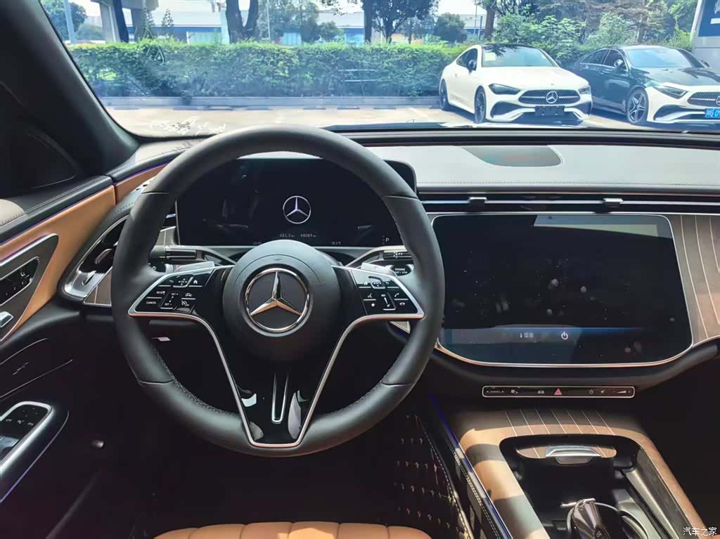 Mercedes-Benz E-Class, 2024 11