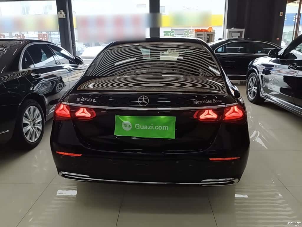 Mercedes-Benz E-Class, 2025 4