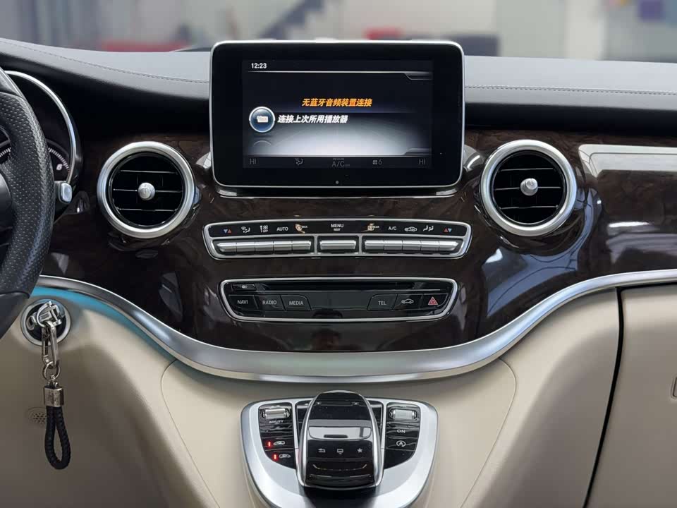 Mercedes-Benz V-class