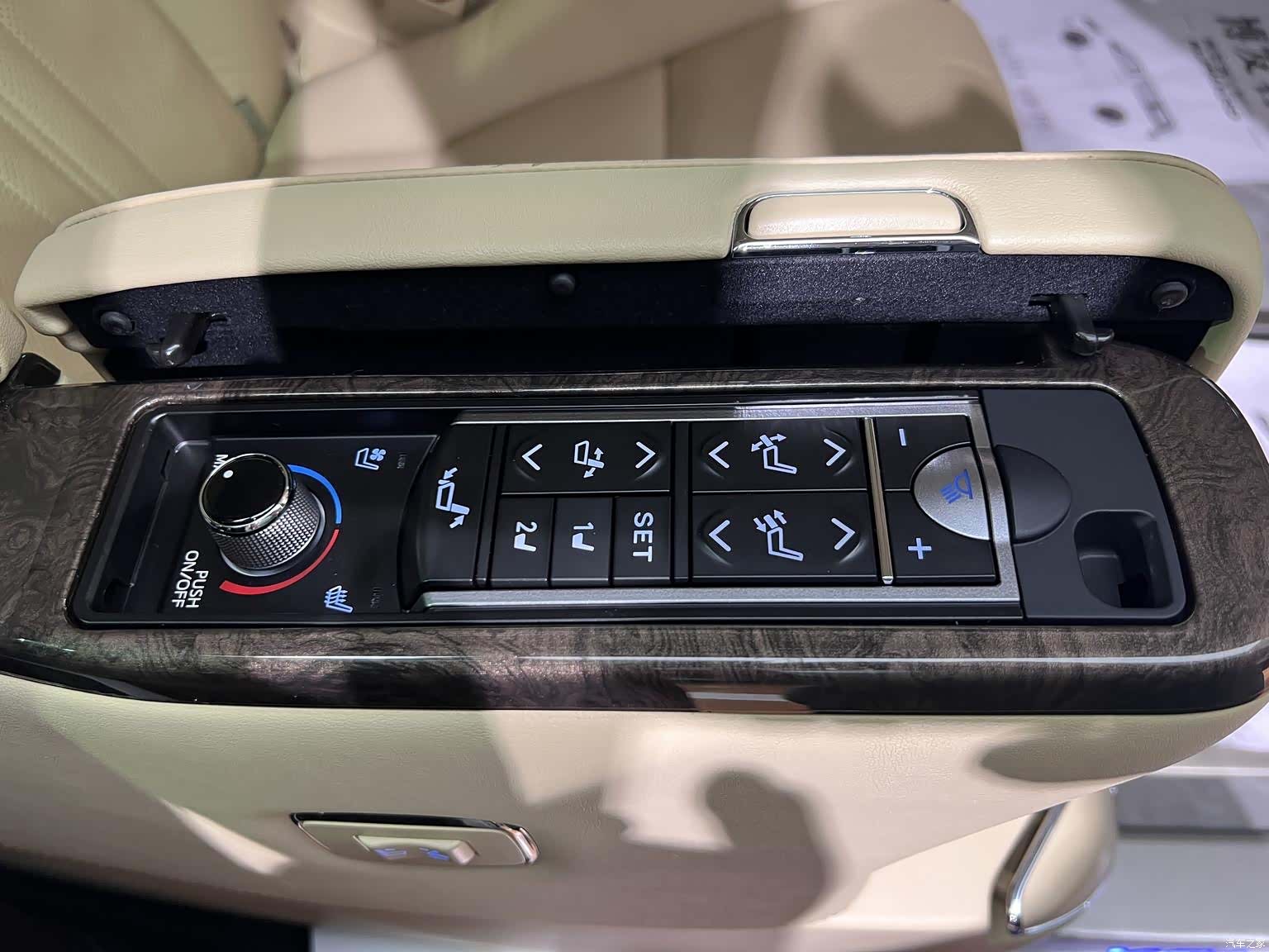 Toyota Vellfire, 2022 12