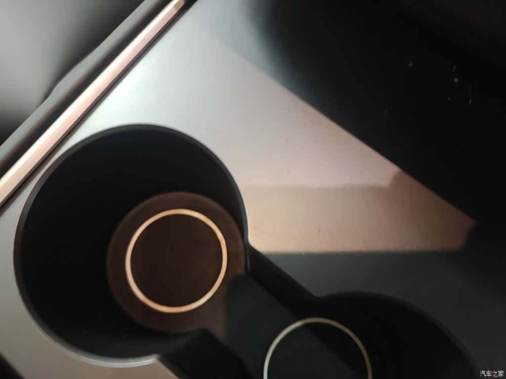 Tesla Model Y, 2023 9