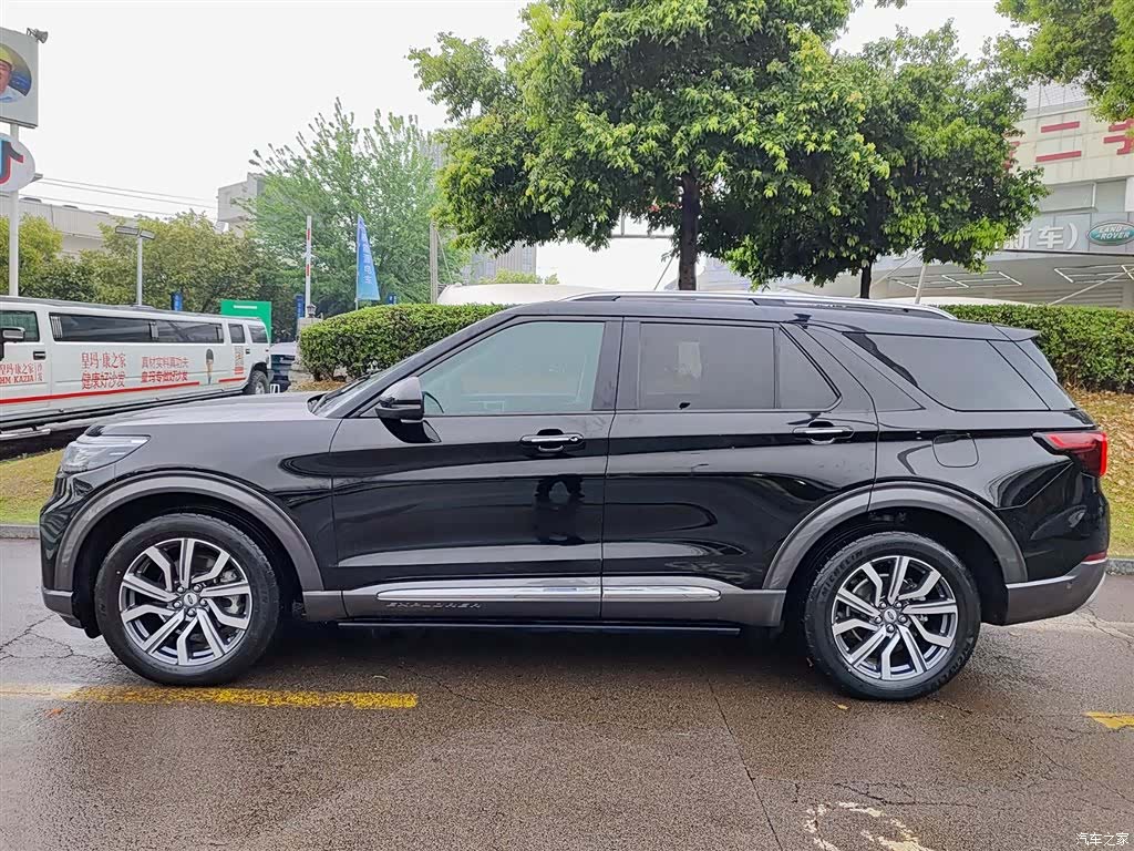 Ford Explorer, 2023 3