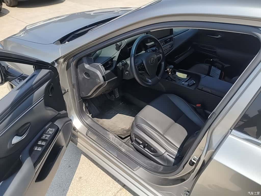 Lexus ES, 2022 16