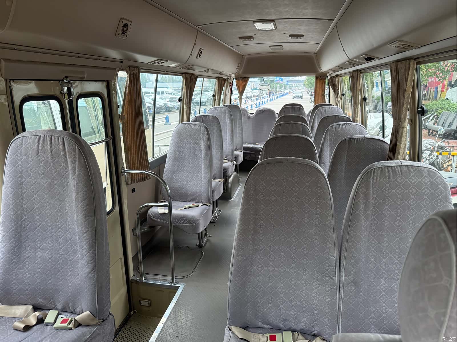 Toyota Coaster, 2009 9
