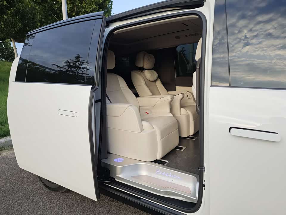 Li Auto Ideal MEGA