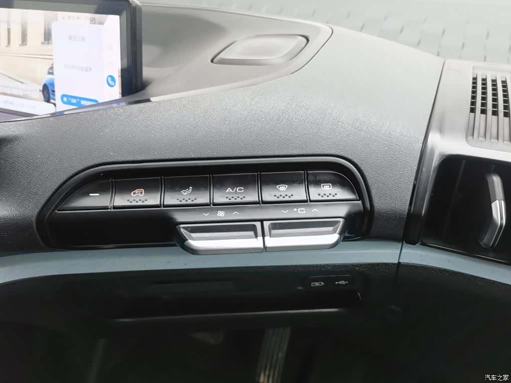 Wuling E300, 2020 12