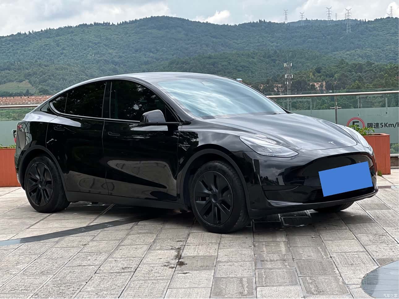 Tesla Model Y, 2023 3