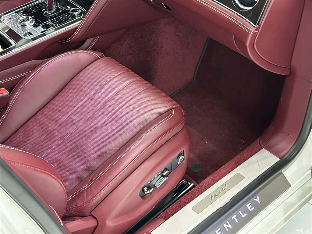 Bentley Flying Spur, 2023 12