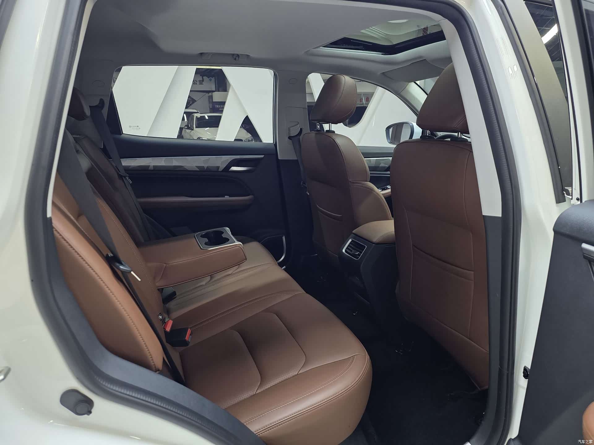 Geely X6, 2022 14