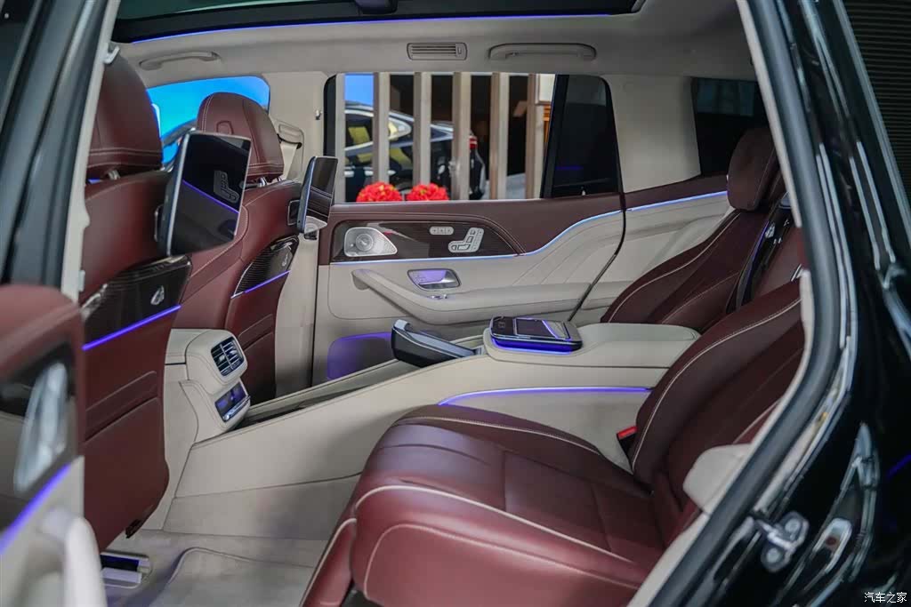 Maybach GLS, 2021 3