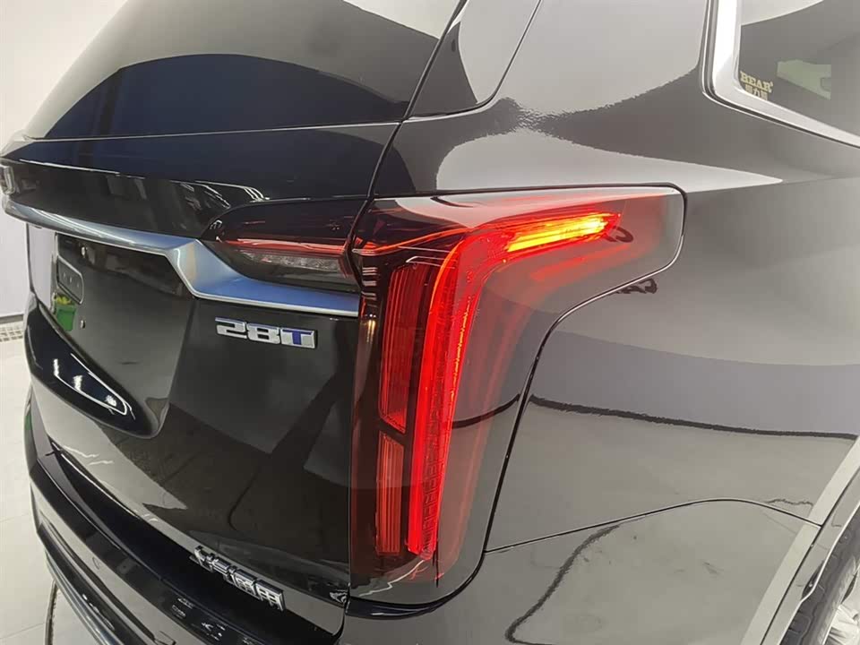 Cadillac XT6