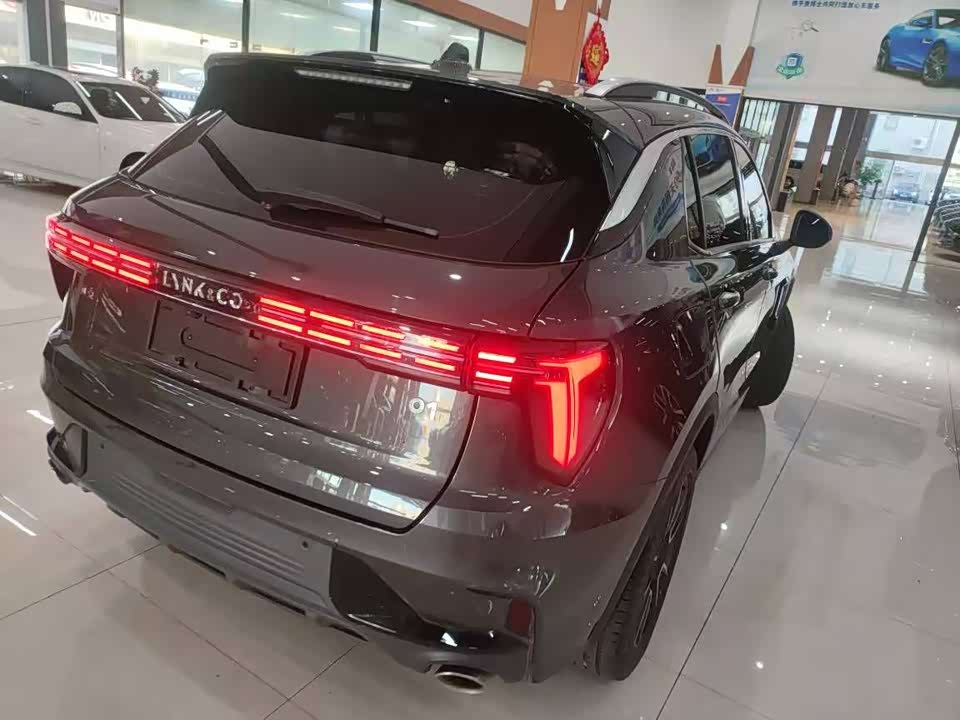 Lynk & Co 01