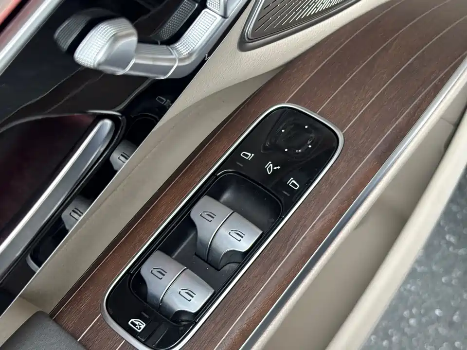 Mercedes-Benz EQS SUV