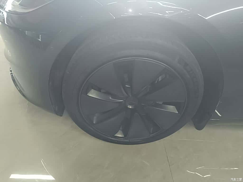 Tesla Model 3, 2024 23