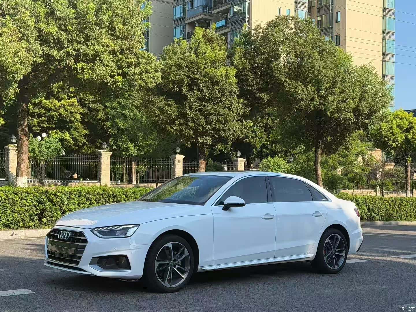 Audi A4L, 2021 1