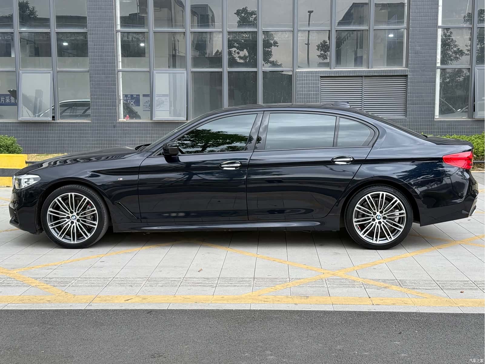 BMW 5 Series, 2017 16