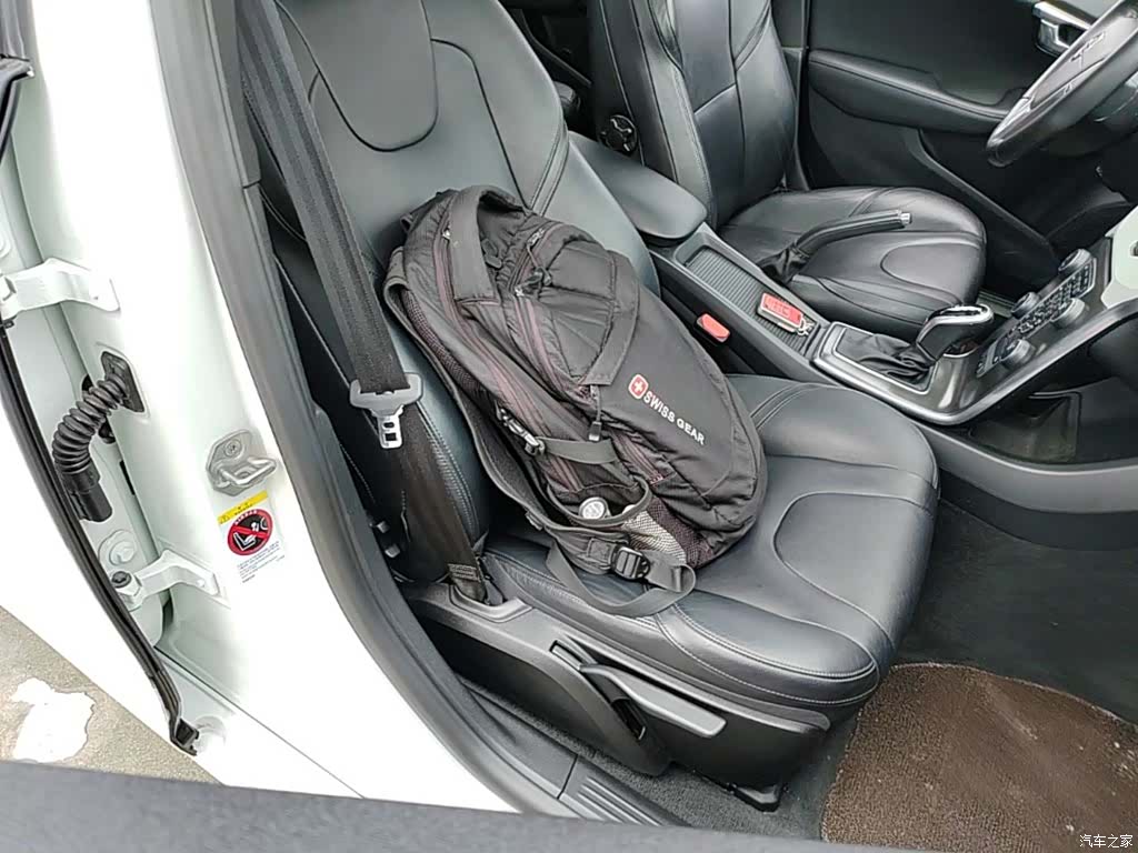 Volvo V40, 2015 25