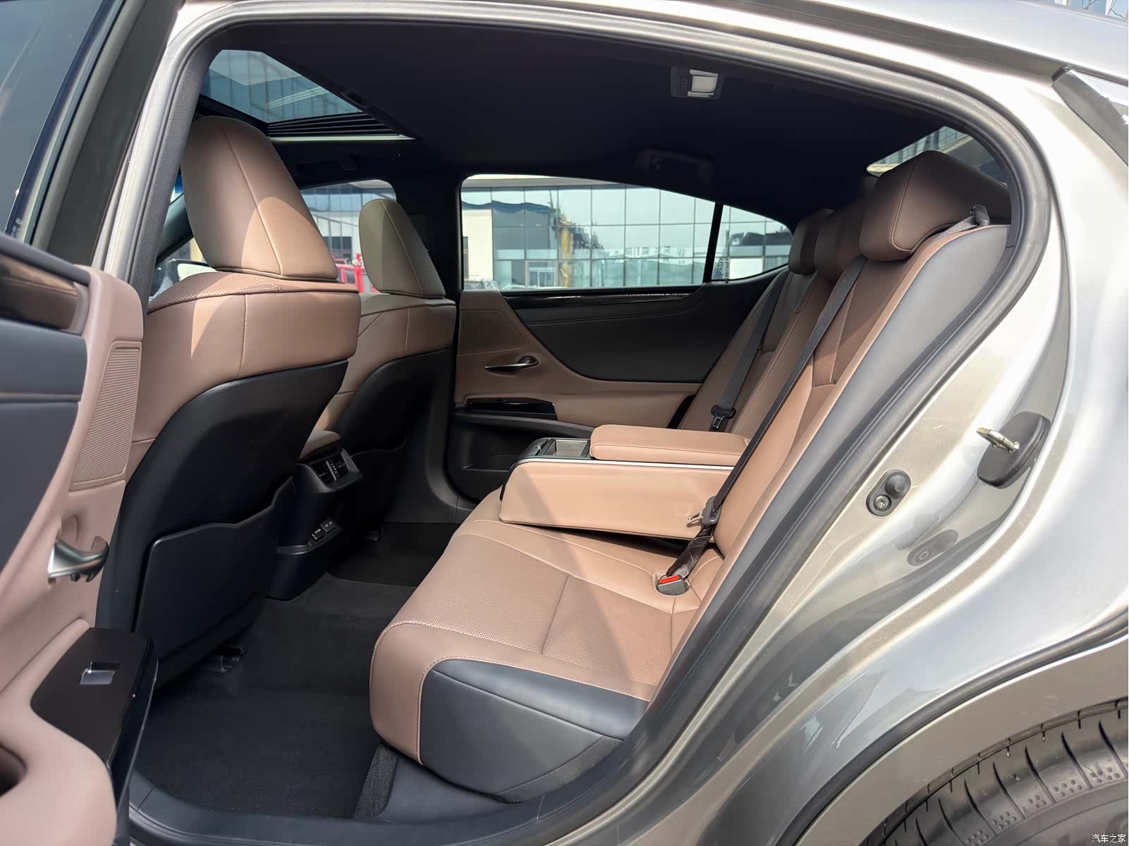 Lexus ES, 2024 все фото