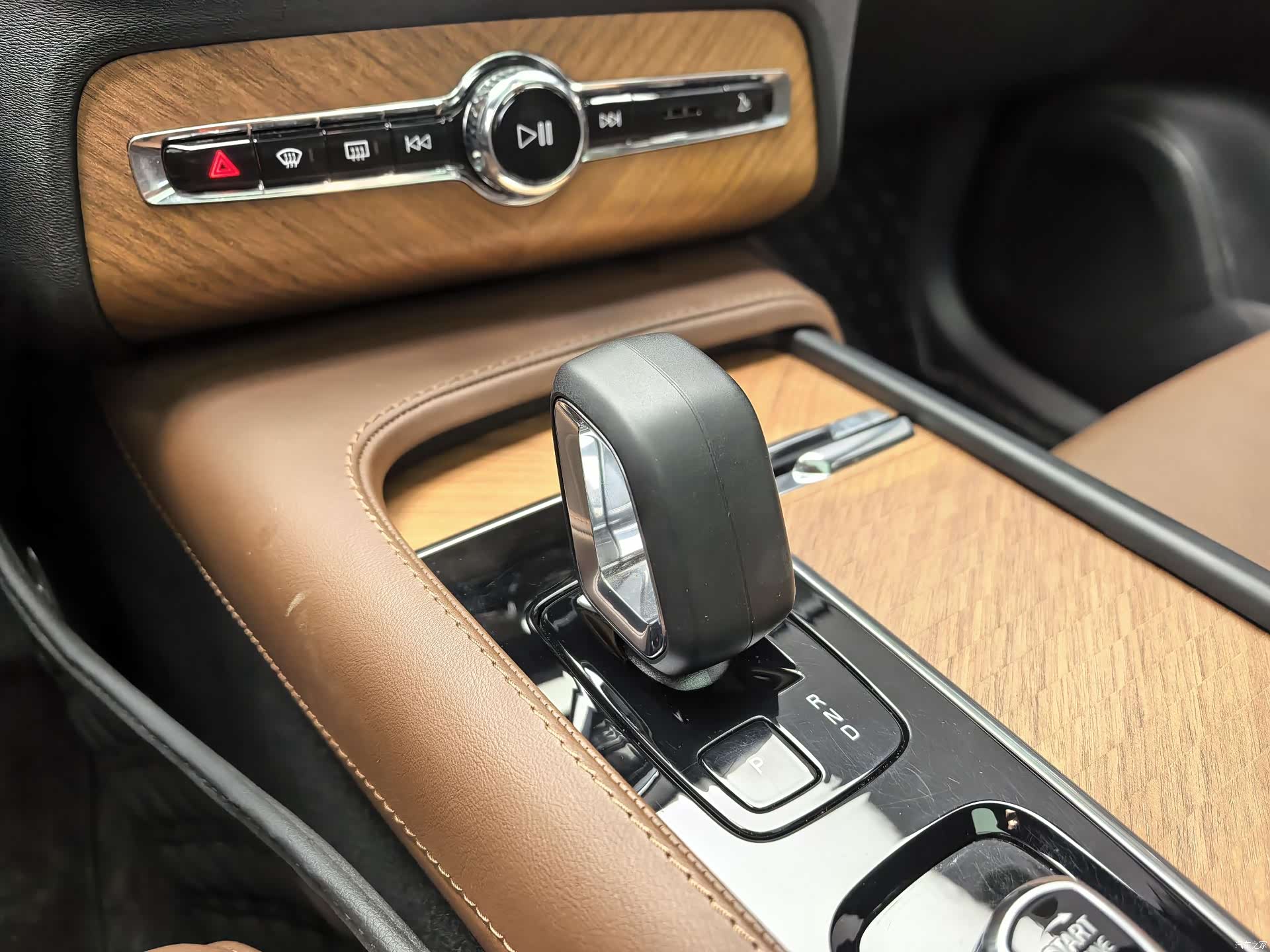 Volvo XC90, 2025 11