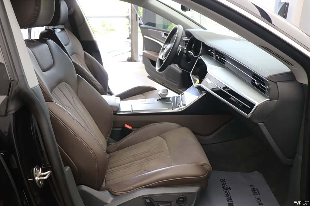 Audi A7L, 2024 23