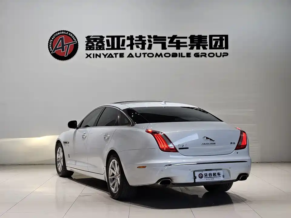 Jaguar XJ Jaguar XJ